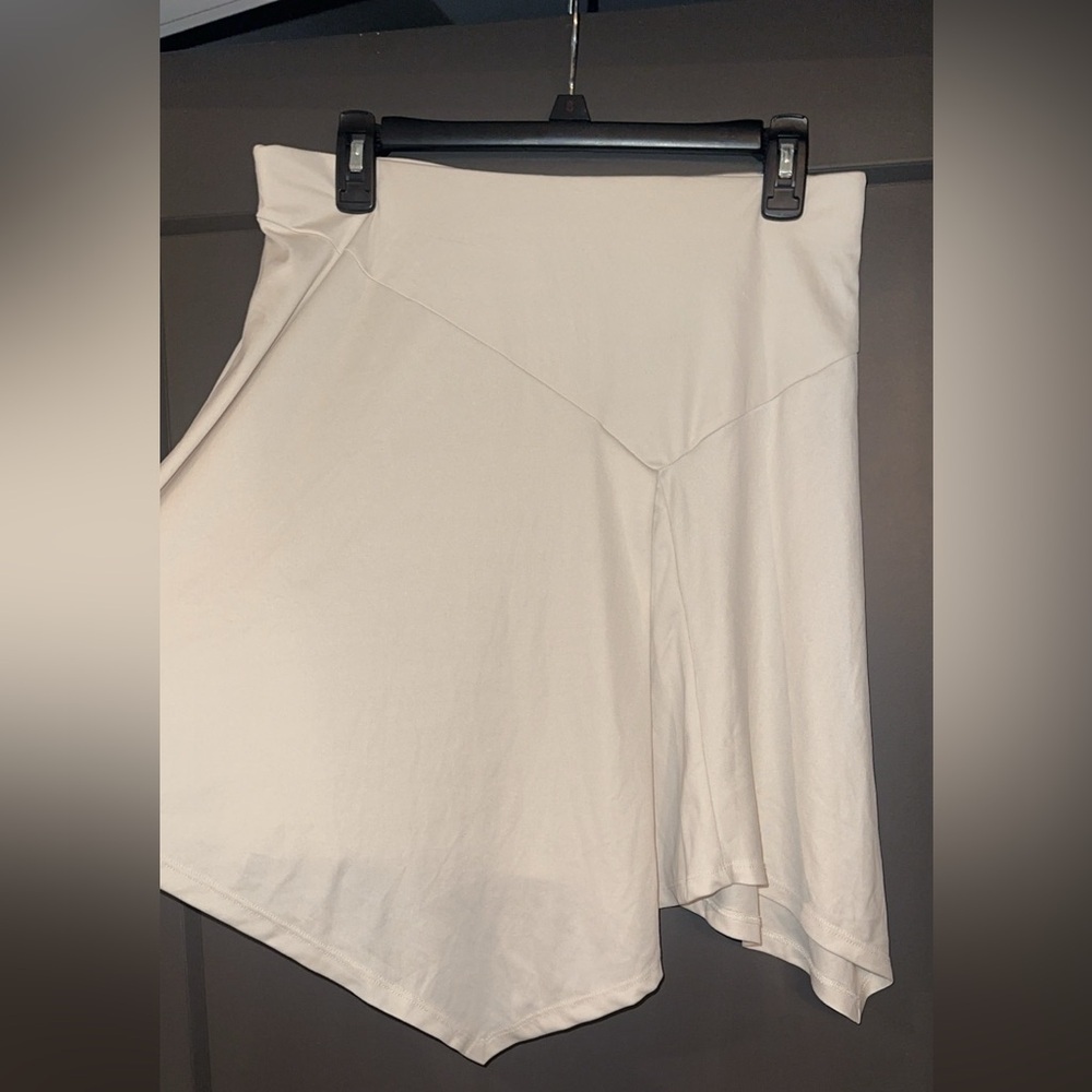 Italian H&M Cream Skirt with Unique Hem *Purchased in Italy*
